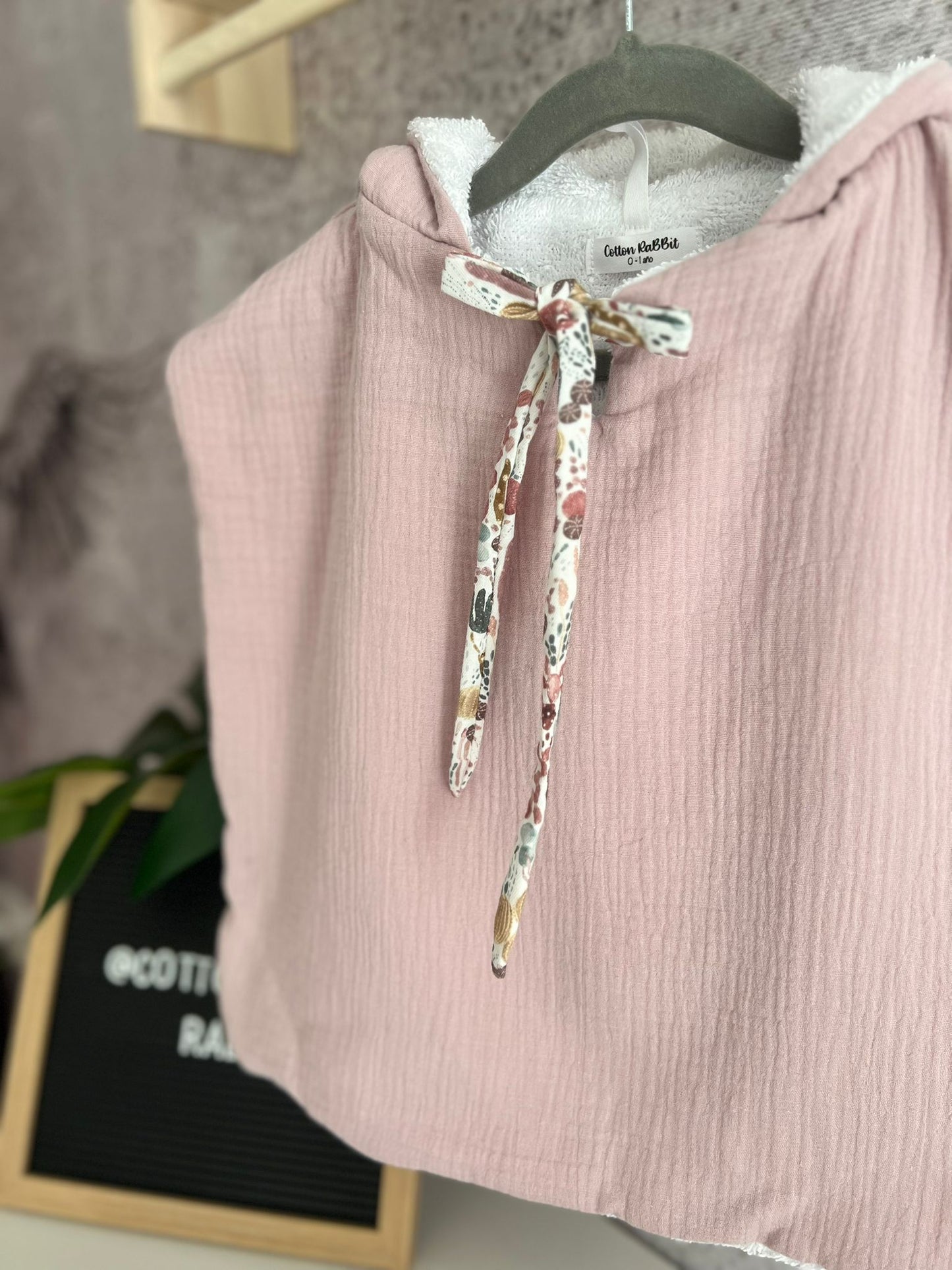 Poncho RaBBit Rosa empolvado